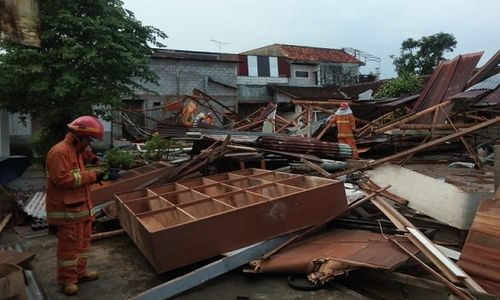 Diterjang Angin Kencang, Rumah di Umbulharjo Roboh