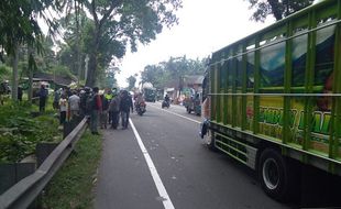 Tragis! Pengendara Motor Meninggal Tertabrak Truk Tronton di Boyolali