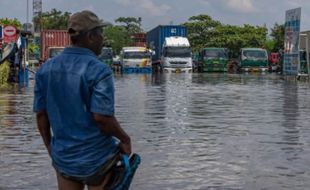 Menteri PUPR: Cepat Tutup Tanggul Jebol di Semarang Pakai Karung Pasir!