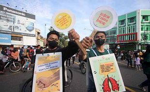 Masyarakat Miskin Pilih Beli Rokok Ketimbang Telur atau Tempe