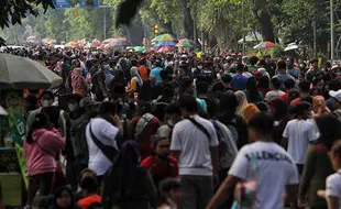 CFD Solo Semrawut, Senam Bersama dan Puluhan Jasa Mainan Dievaluasi