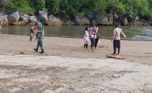 Wisatawan Terseret Ombak di Pantai Trenggalek, 1 Orang Belum Ditemukan