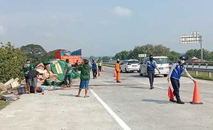 Foto-Foto Tabrakan Karambol Libatkan 6 Kendaraan di Tol Kebakkramat