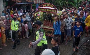 Tradisi Manten Glepung Tandai Musim Giling Tebu di Pekalongan