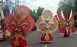 Disaksikan Ribuan Warga, Begini Kemeriahan Karnaval HUT Sragen