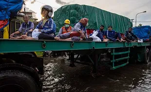 Begini Kesaksian Pekerja Pabrik di Semarang saat Tanggul Laut Jebol