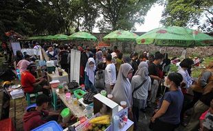 CFD Solo Ramai Pengunjung, Begini Suasana Area Berjualan PKL