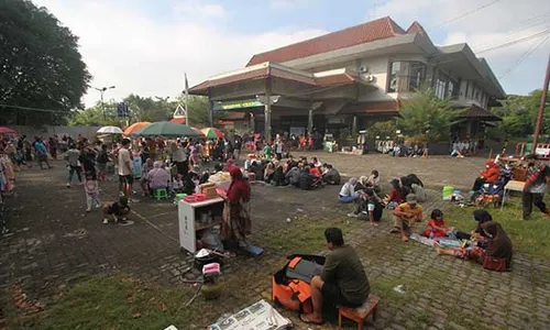 Tak Seramai di Citywalk, Begini Suasana PKL CFD Solo di Halaman Kantor