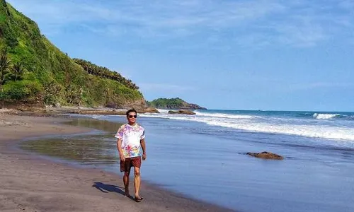 Pantai Pecaron, Wisata Paling Sepi di Kebumen