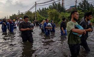 Banjir Rob Pelabuhan Semarang, Ribuan Buruh Pabrik Selamatkan Diri