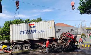 Tabrakan Maut di Teras Boyolali, Ini Foto-Foto Kondisi 2 Truk Kontainer