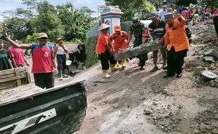 Diguyur Hujan Selama 4 Jam, Talut SD di Jumapolo Karanganyar Longsor