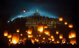 Ini Spot Nonton Pelepasan Lampion Waisak 2022 di Borobudur