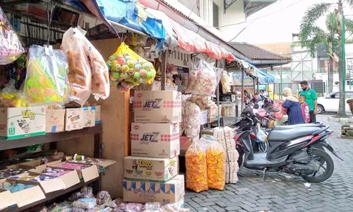 Aktivitas Jual Beli di Pasar Tradisional Solo Kembali Normal