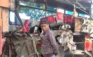 Bus Jaya Utama Tabrak Truk Pasir di Pati, Sejumlah Penumpang Luka-Luka