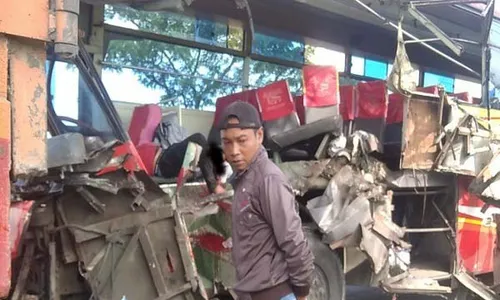 Bus Jaya Utama Tabrak Truk Pasir di Pati, Sejumlah Penumpang Luka-Luka