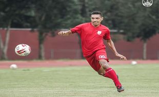 Resmi! Eks Gelandang Persis Solo, Delvin Rumbino Gabung PSIS Semarang