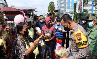 Spiderman & Superman Turun ke Jalan di Solo Baru Sukoharjo, Ada Apa?