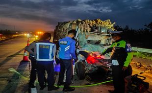 Pikap Tabrak Truk di Tol Madiun, 1 Korban Masih Jalani Perawatan di RS