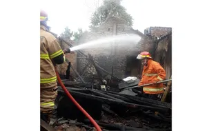 Diduga Gegara Korsleting, Rumah di Selo Boyolali Hangus Terbakar