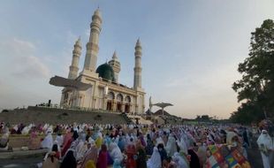 Iduladha di Karanganyar, Sabtu di Alun-Alun, Minggu di Masjid Agung