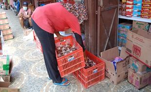 Minyak Goreng Curah di Pasar Tradisional Ludes Jelang Subsidi Dicabut