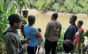 Cari Ikan, Warga Solo Ini Malah Temukan Jasad Bayi di Kali Bengawan