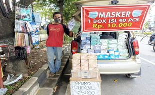 Ada Kebijakan Pelonggaran, Bagaimana Nasib Penjual Masker di Sukoharjo?