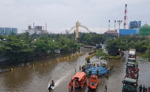 Dua Hari Pasca-Banjir Rob, Pelabuhan Tanjung Emas Masih Tergenang Air