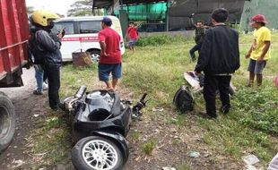 Tabrak Truk Terparkir di Jl. Solo-Jogja, Pengendara Vespa Matik Terluka