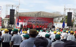 Senam dan Bagi Doorprize, Cara Buruh Sukoharjo Peringati May Day