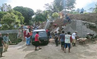 Waduh! Talut Sepanjang 35 Meter di SDN 2 Kadipiro Karanganyar Longsor