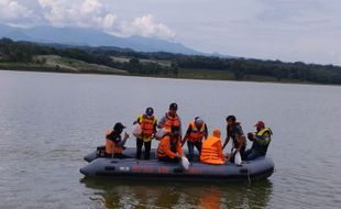 25.000 Bibit Ikan Nila Disebar Di Waduk Delingan Karanganyar