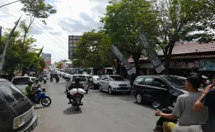 Hati - hati Lur!  Jalanan Terminal Pracimantoro Wonogiri Padat Merayap.