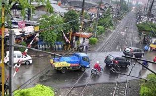 Terungkap, Penyebab Mesin Mobil Mati Mendadak Saat Melintasi Rel KA