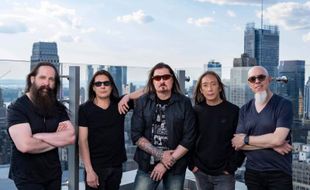 Personel-Kru Dream Theater Sudah Tiba di Solo Lo Lur, Siap-Siap Nonton!