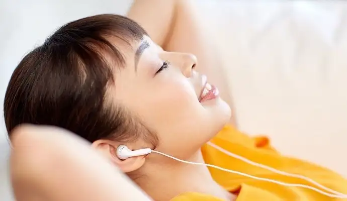Terlalu Lama Pakai Earphone sebabkan Peradangan Telinga