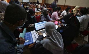 Adukan Kendala, Pusat Layanan Informasi PPDB Solo Diserbu Ortu Siswa