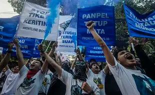 Buntut 2 Suporter Meninggal, Bobotoh Demo di Graha Persib Bandung