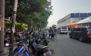 Ribuan Honda CB Nangkring di Terminal Tirtonadi Solo, Ngapain Ya?