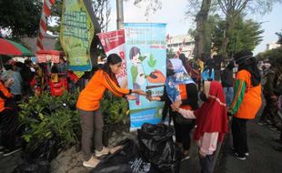 Unik! Begini Cara DLH Solo Kurangi Buangan Sampah Sembarangan Di CFD