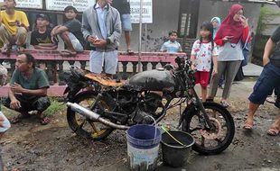 2 Rumah dan 5 Kendaraan Terbakar di Andong Boyolali, Ini Foto-Fotonya