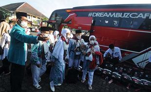 Rombongan Jemaah Calhaj Kloter 1 Tiba di Asrama Haji Donohudan Boyolali