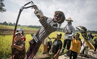 Serem! Ada Banyak Penampakan Memedi Sawah di Mojogedang Karanganyar