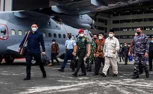 Menhan Prabowo Subianto Serahkan Pesawat & Heli Buatan PTDI ke TNI AL