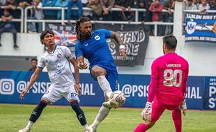 Tandukan Fortes Kena Mistar, Laga PSIS Vs Arema Masih Nihil Gol 0-0