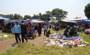 Pak Cemplon! Pedagang Pasar Legen Jatinom yang Sering Diserbu Pembeli