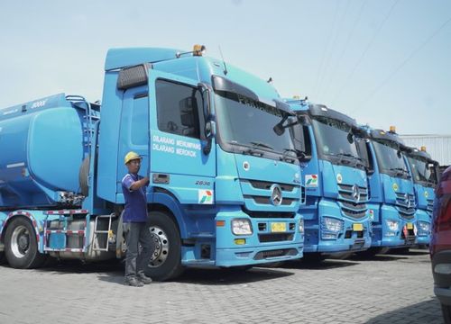 Standar Eropa! Bongkar Truk Tangki BBM Canggih di Garasi PT SHA Solo