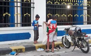 Hidupi 3 Anak, Segini Penghasilan Ibu Kakak-Beradik Pemulung di Solo