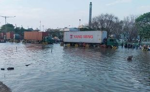 Hadeh! Banjir Rob Kembali Terjang Kawasan Pelabuhan Semarang